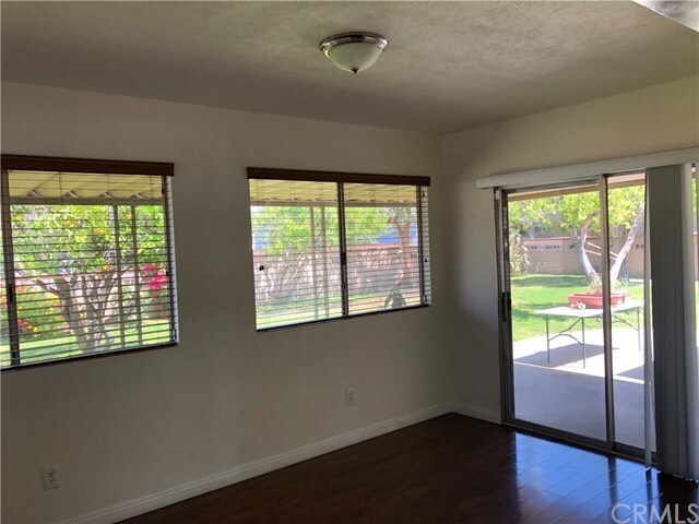 Building Photo - 729 W Kenoak Dr