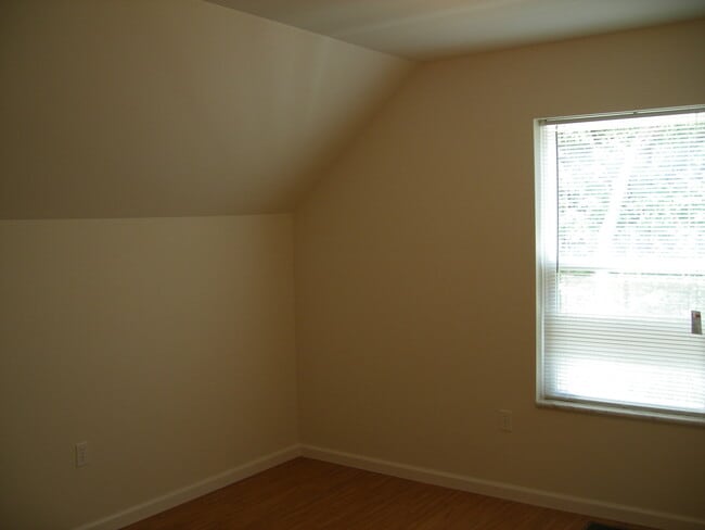 Building Photo - Home With Amazing Views on Private 5 Acre Lot - 7 mins from Washington