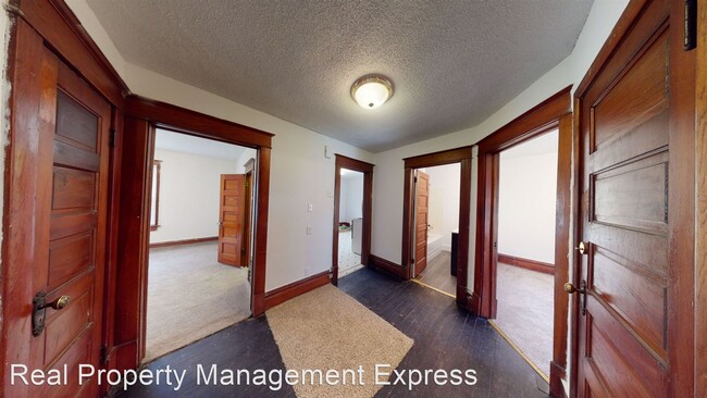 Building Photo - 829 S Dakota Ave