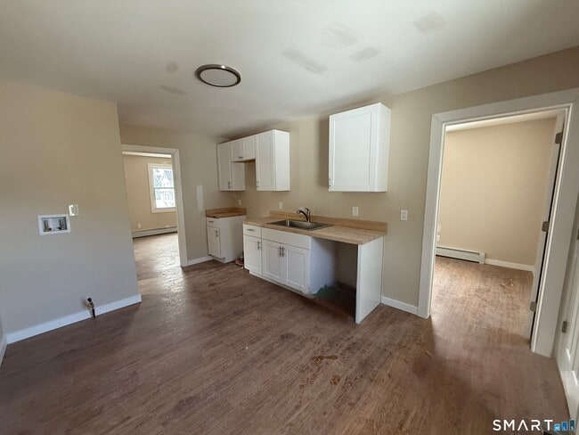 Building Photo - 14 Smith St