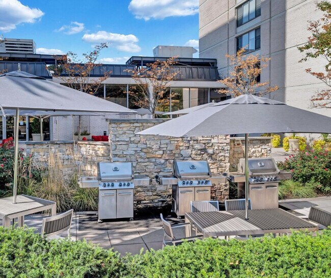 Foto del edificio - 2200a Crystal Dr