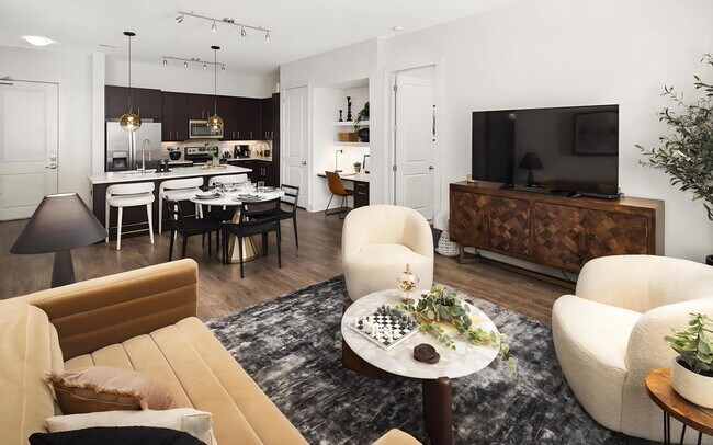 Sala de estar abierta y área de cocina con comedor y espacio de trabajo - Tens on West