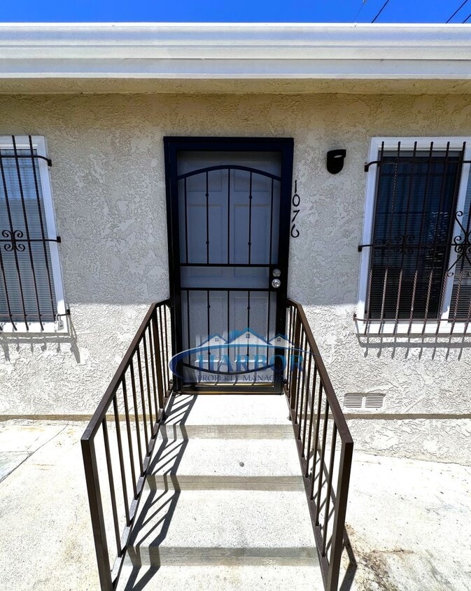 Primary Photo - 1072 W 21st St