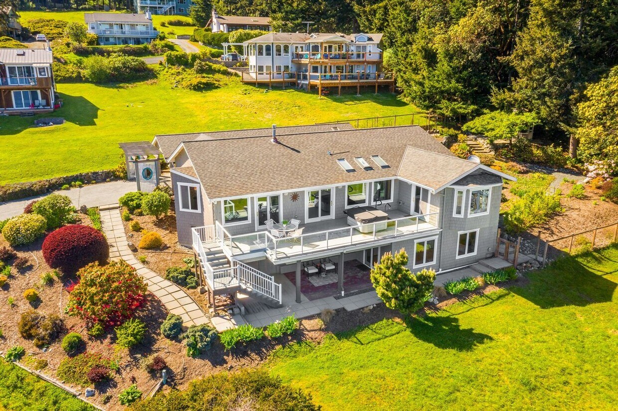 Primary Photo - Spectacular Water View Home with Pilates/E...