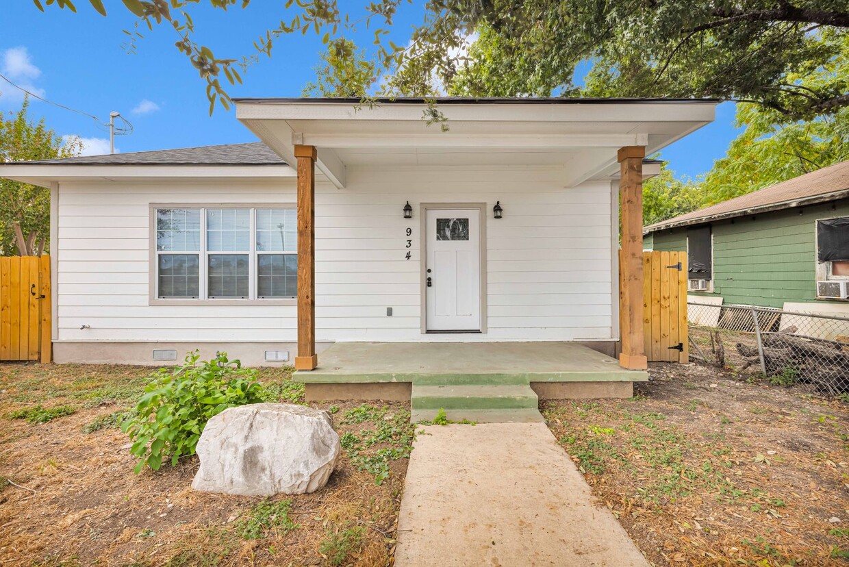 Primary Photo - Beautiful Rental in Dignowity Hill!