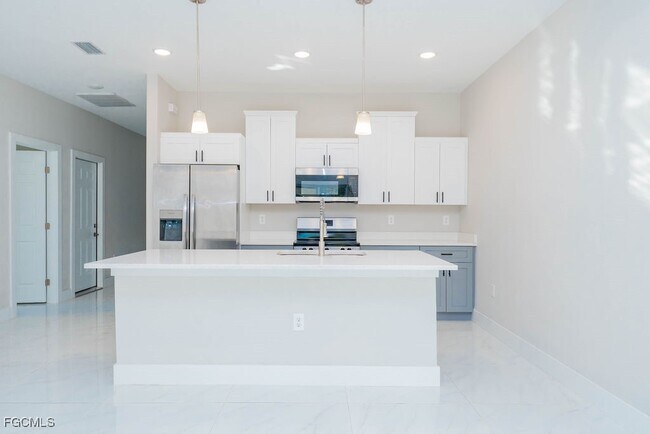 Building Photo - 4419 22nd St SW