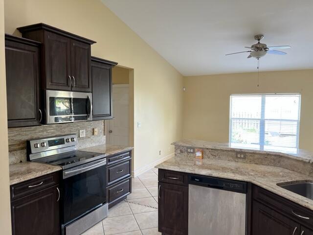 Foto del edificio - 1241 SW San Esteban Ave