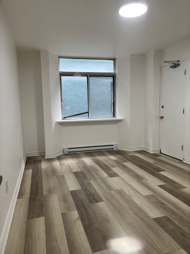 Photo du bâtiment - 720 Av. Marin