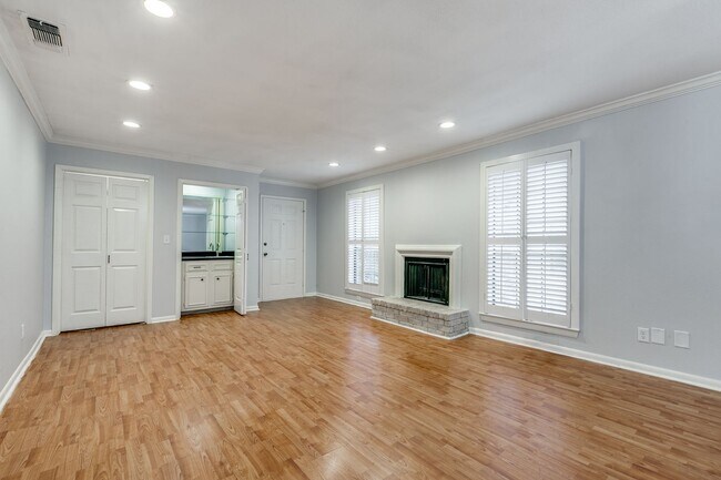 Foto del edificio - 2-BEDROOM, 2-BATHROOM CONDOMINIUM AT FARMINGTON COMMONS