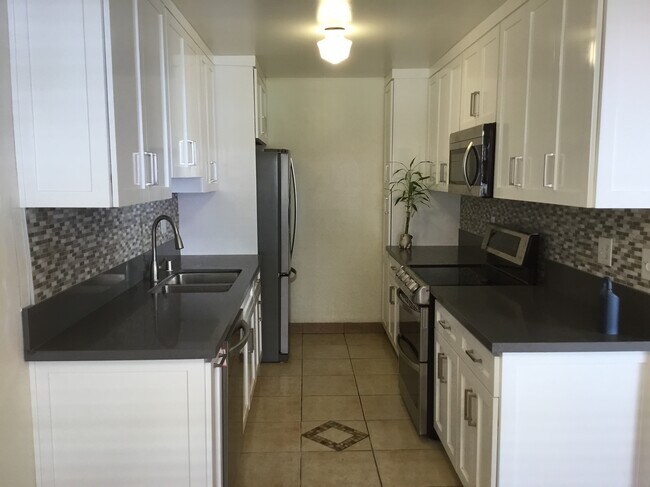 Remodeled Kitchen with New appliances - 5400 Newcastle Ave