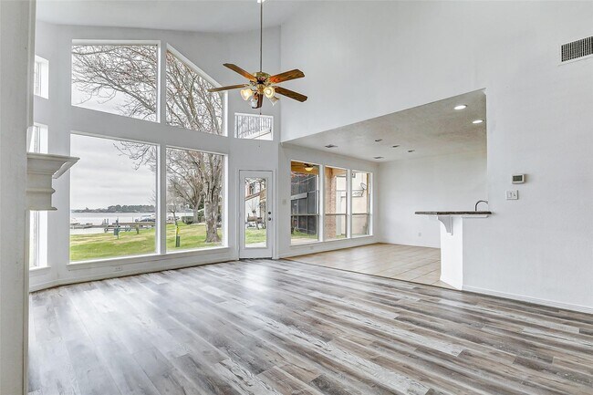 Building Photo - 14527 Clipper Cir Dr