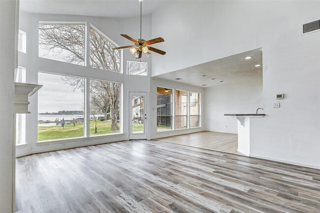 Foto del edificio - 14527 Clipper Cir Dr