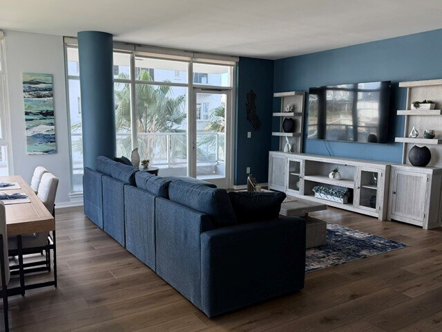Foto del edificio - 400 W Ocean Blvd