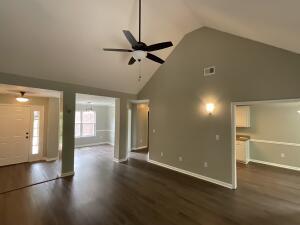 Building Photo - 304 Scarlett Ct