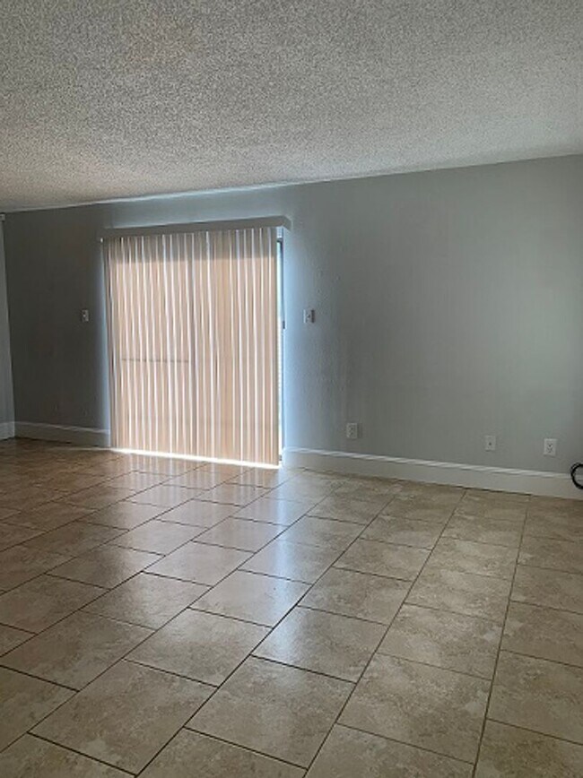 Foto del edificio - 2 bed 2 bath Condo Walking Distance to SFA!