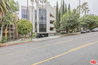 Building Photo - 11636 Montana Ave