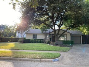 Building Photo - 9607 Lakemont Dr