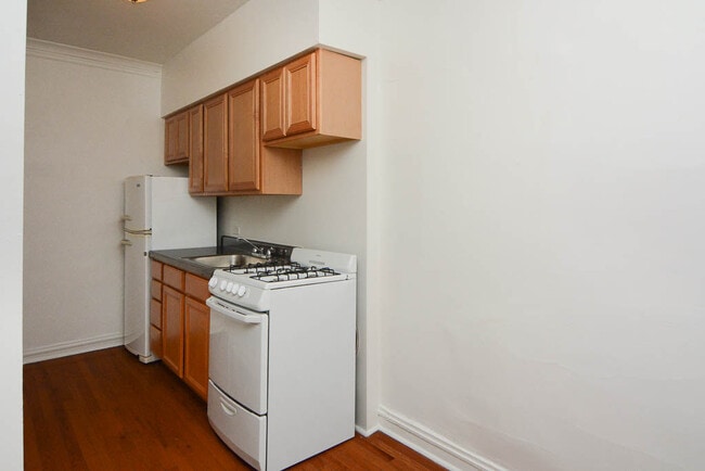 Building Photo - 4641 N Paulina St