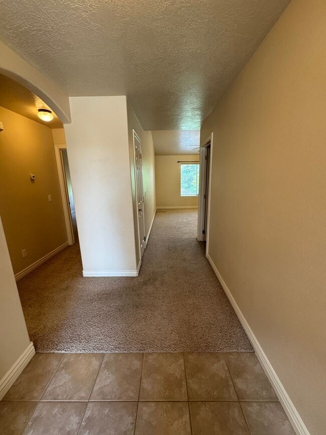 Building Photo - 3 bed, 2 Bath Twin Home in Southern View
