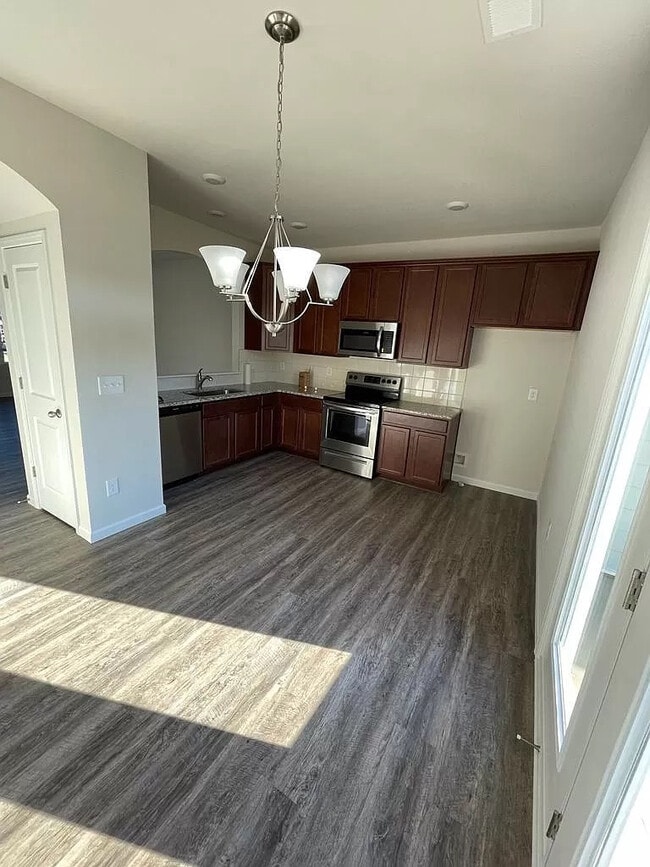 Building Photo - Room in Townhome on Johns Walk Way