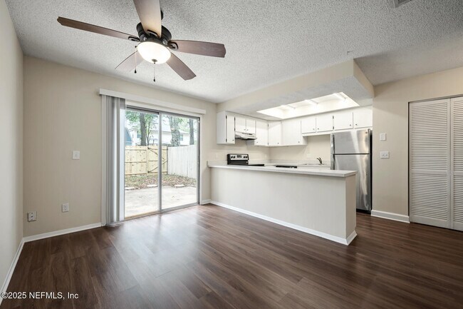 Foto del edificio - 1852 Willowood Dr