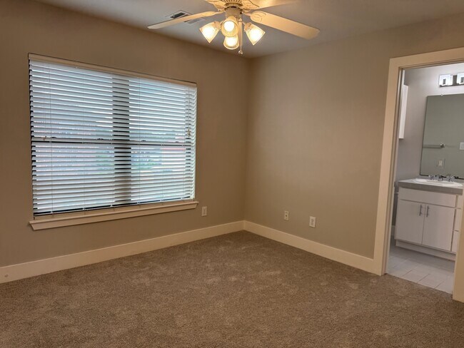 Building Photo - 9716 Linkmeadow Ln