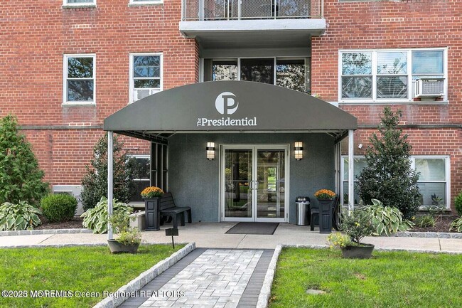 Building Photo - 1615 Park Ave