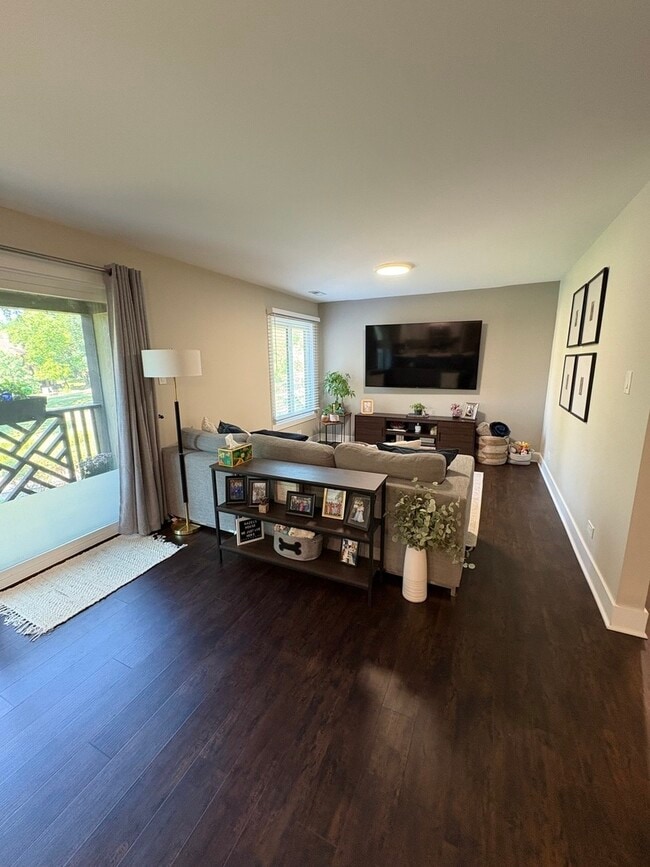 Building Photo - 1704 Lakecliffe Dr