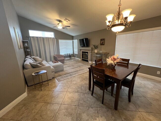Foto del edificio - 8245 Ruby Mountain Way