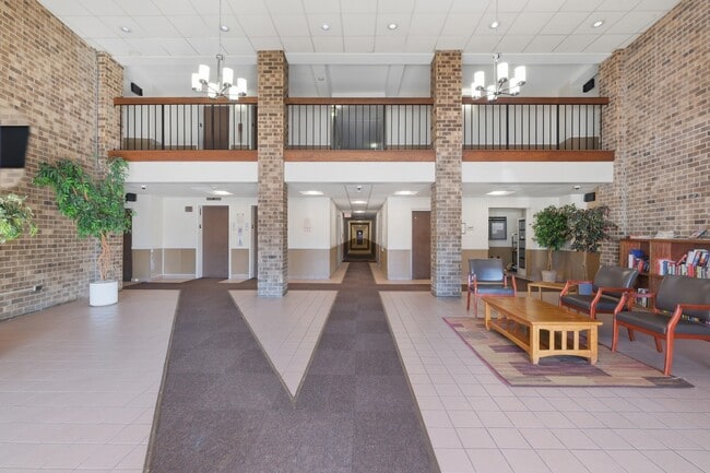 Foto del edificio - 1460 Fairlane Dr