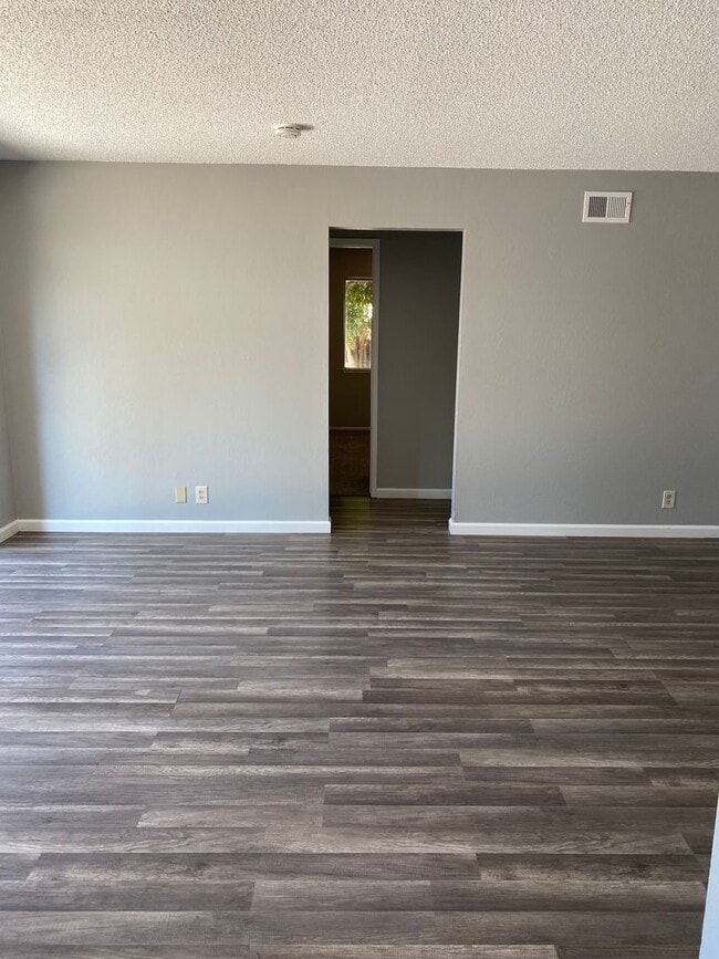 Building Photo - 44-2306