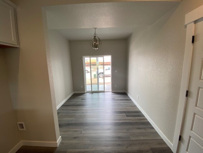 Building Photo - Beautiful BRAND NEW townhome in Chimney Park!