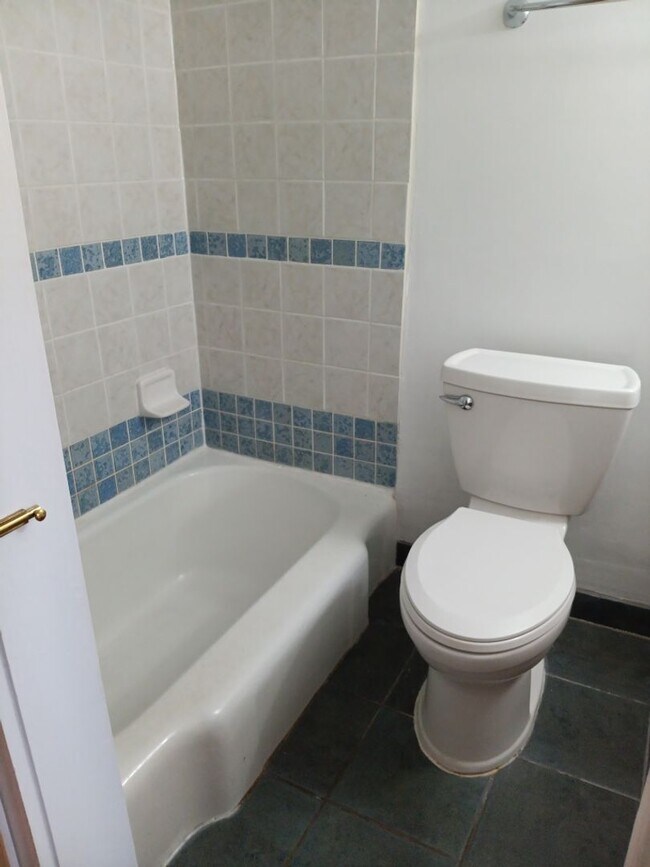 Foto del edificio - Stunning 3-bedroom, 2-bathroom home! Comin...