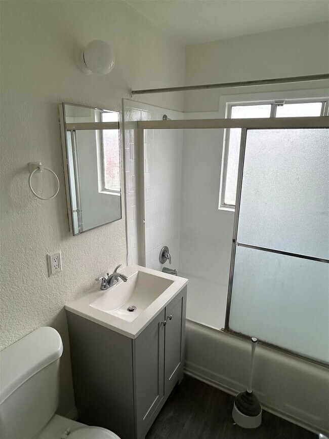 Foto del edificio - 2 bed/1 bath Home - Ready to Rent! - Fenced back yard, Gardner included!
