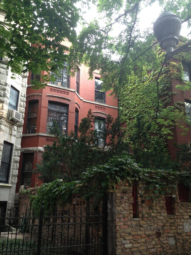 Foto del edificio - 655 W Wrightwood Ave
