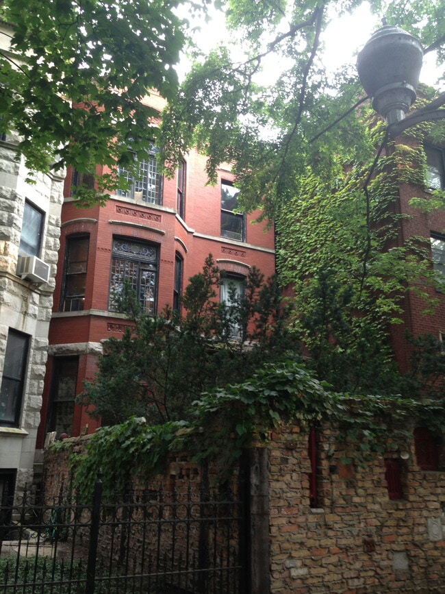 Building Photo - 655 W Wrightwood Ave