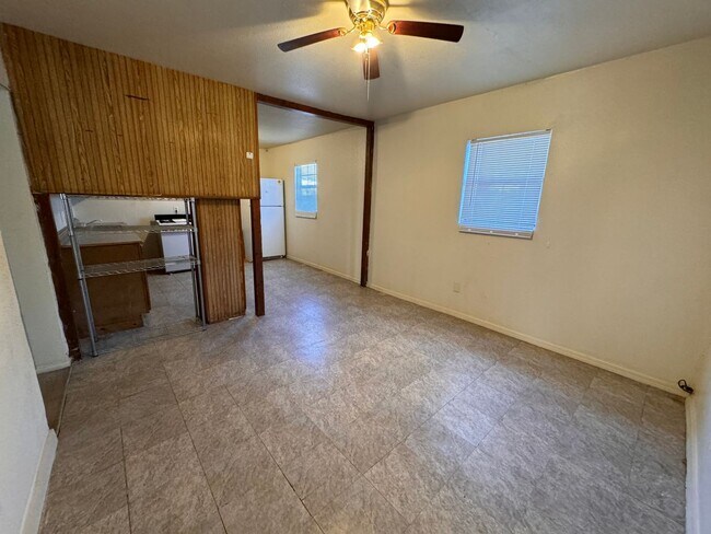 Foto del edificio - 201 E Mathews St