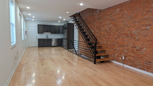 Building Photo - Port Richmond Home