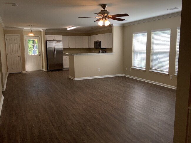 Building Photo - 8577 Chloe Ln