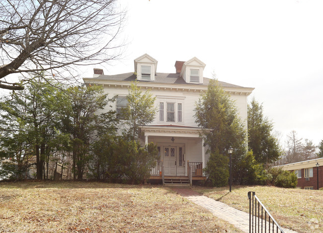 Building Photo - 267 South St