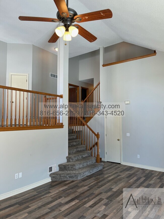 Building Photo - Beautiful California Split in Platte County