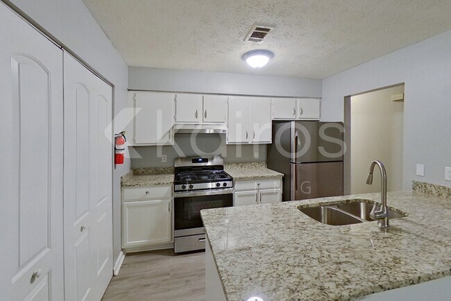 Foto del edificio - 8959 Ashwood Dr
