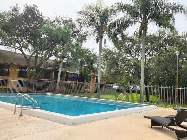 Foto del edificio - 5921 Washington St