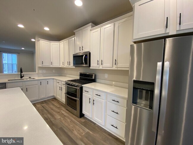 Foto del edificio - 8612 Shady Pines Dr