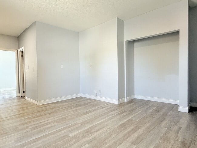 Building Photo - 581 Pierre Ave