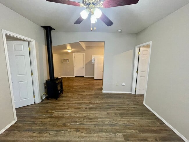 Building Photo - Charming 2-Bedroom Home Near Washington El...