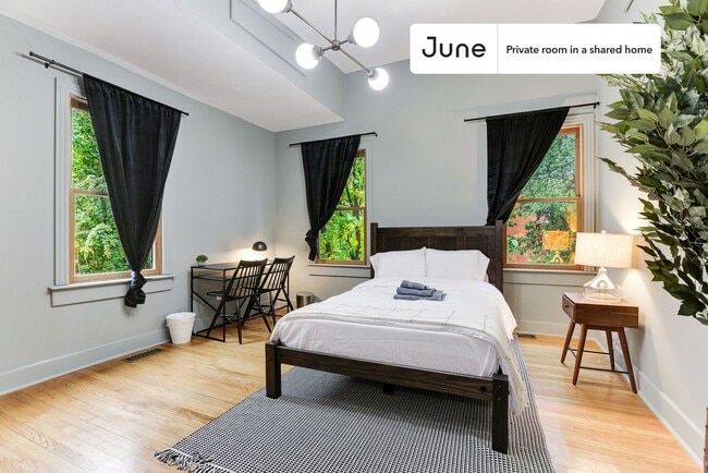 Building Photo - Private bedroom in 4 bed/2.5 bath Home