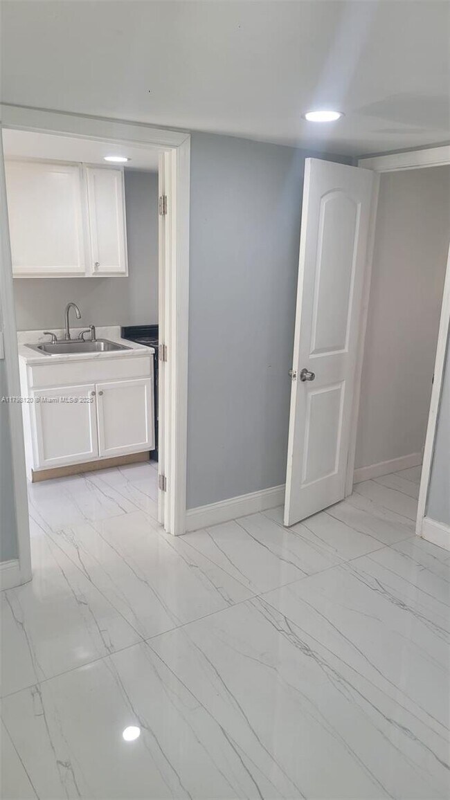 Foto del edificio - 6241 SW 17th St