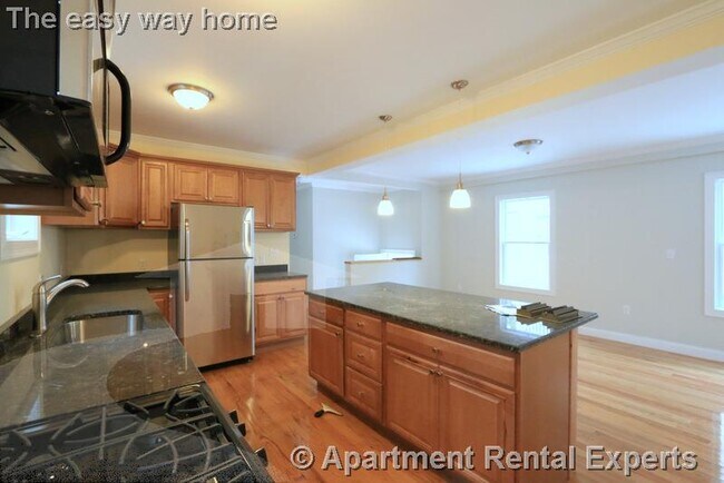 Foto del edificio - Davis Sq Beauty - 1+/2 BR -  GLEAMING RENO...
