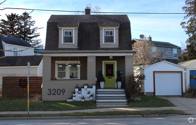 Building Photo - 3209 Atwood Ave